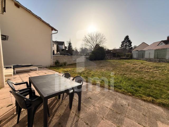 Appartement 3 pièces, 60m2 de plain pied avec terrasse et jardin 250 m2