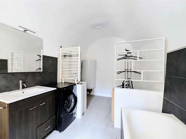 Appartement 5 pièces, 105 m² à louer à Berre les Alpes 06390