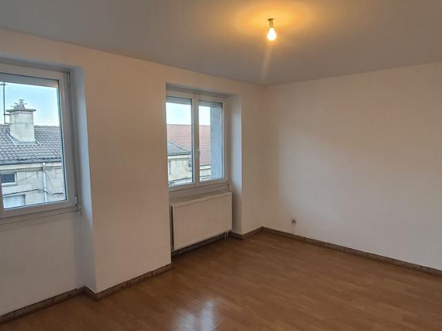 Appartement 5 pièces, 107 m² à louer à Villars 42390