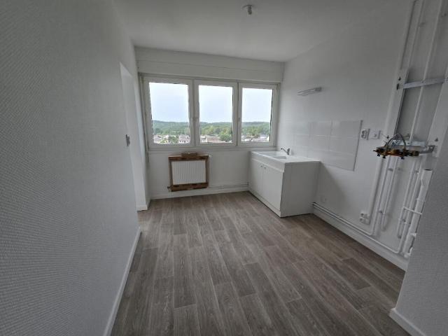 Appartement 5 pièces, 108 m² à louer à Creutzwald 57150