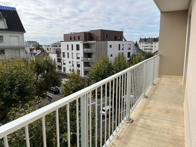 Appartement 5 pièces 114 m² + Balcon Garage Rond point de Vannes