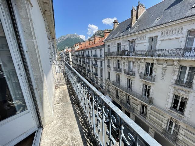 Appartement 5 pièces, 118 m² à louer à Grenoble 38000