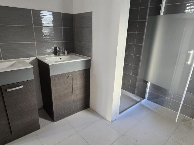 Appartement 5 pièces, 120 m² à louer à Saint Saturnin lès Avignon 84450