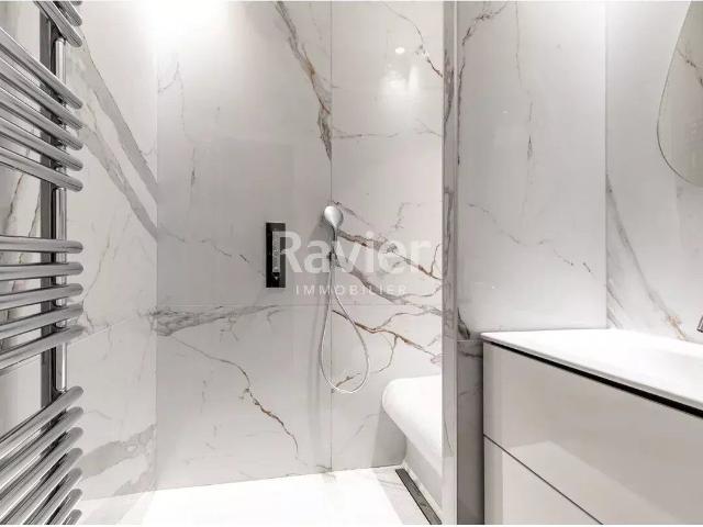 Appartement 5 pièces, 121 m² à louer à Paris 17 75017