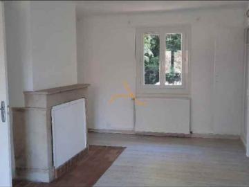 Appartement 5 pièces, 100m² en location à Montjoux 810 € par mois