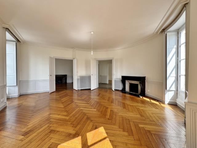 Appartement 5 pièces 156 m²