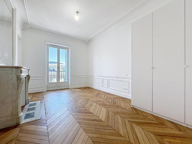 Appartement 5 pièces, 156 m² à louer à Paris 8 75008