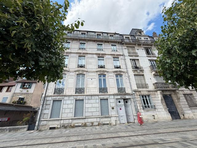 Appartement 5 pièces 144 m²