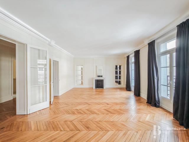 Appartement 5 pièces 158 m²