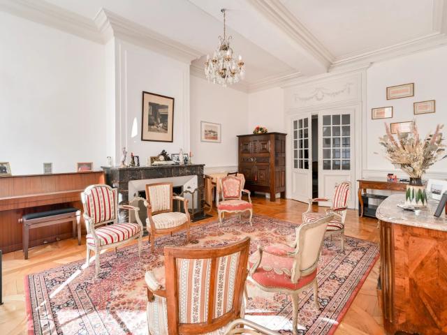Appartement 5 pièces 159 m²