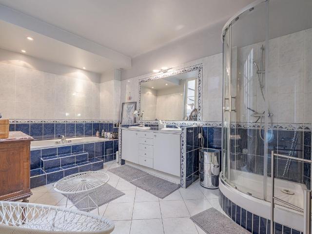 Appartement 5 pièces, 160 m² à louer à Marseille 6 13006