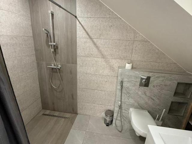 Appartement 5 pièces, 170 m² à louer à Vénissieux 69200
