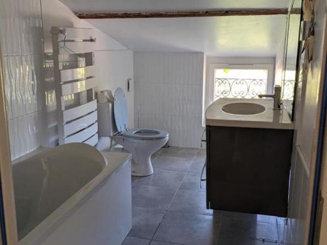 Appartement 5 pièces, 180 m² à louer à Pineuilh 33220