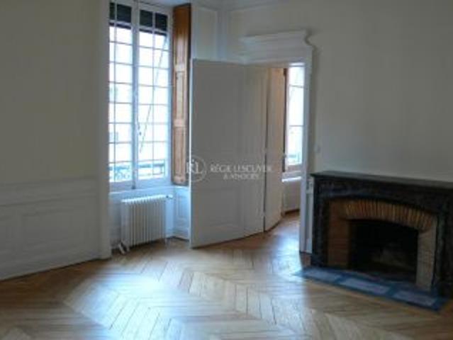 Appartement 5 pièces 181.06 m²