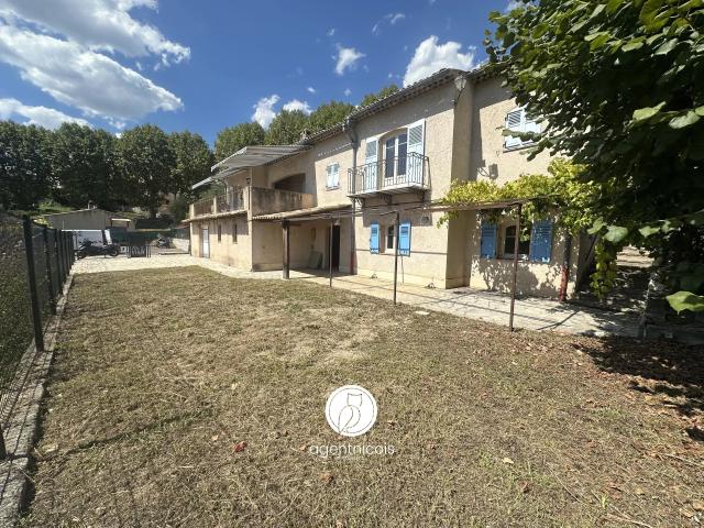 Appartement 5 pièces 182 m²