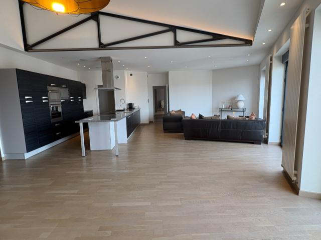 Appartement 5 pièces 182 m²