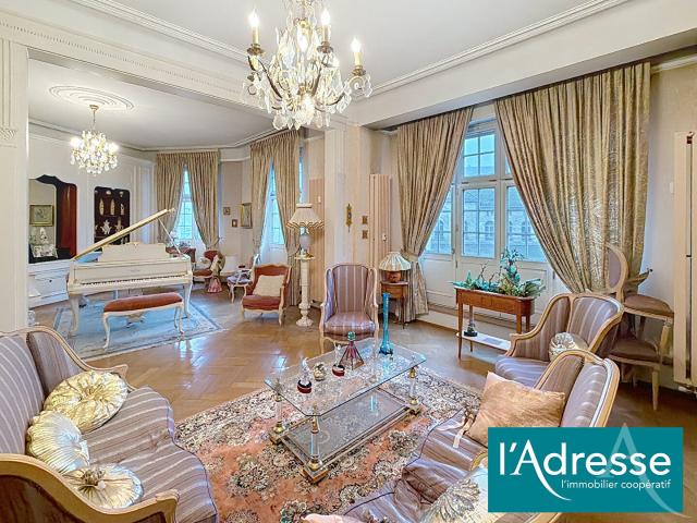 Appartement 5 pièces 182 m²