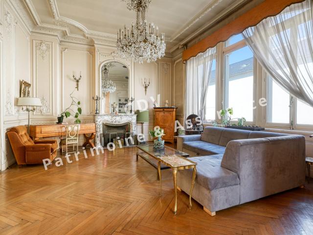 Appartement 5 pièces 188 m²