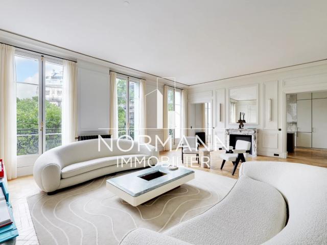 Appartement 5 pièces 216 m²