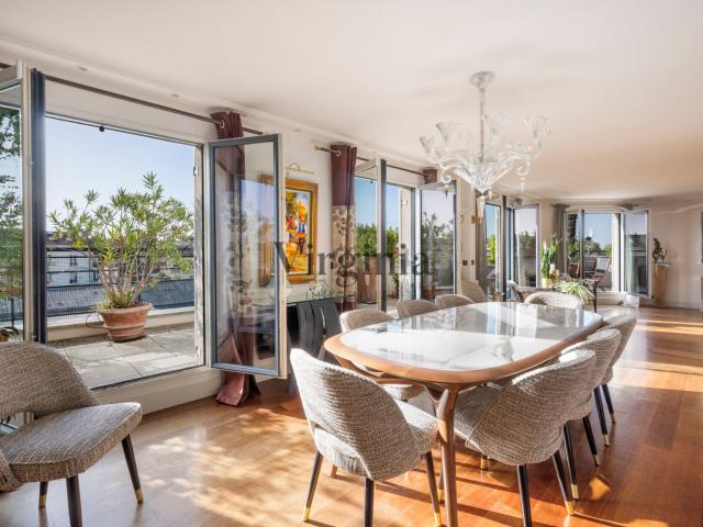 Appartement 5 pièces 236 m²