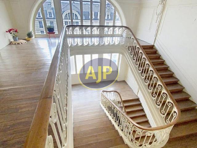Appartement 5 pièces 301 m²