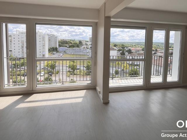 Appartement 5 pièces traversant avec balcon + cave + parking