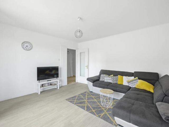 Appartement 5 pièces traversant avec balcon et loggia Strasboug