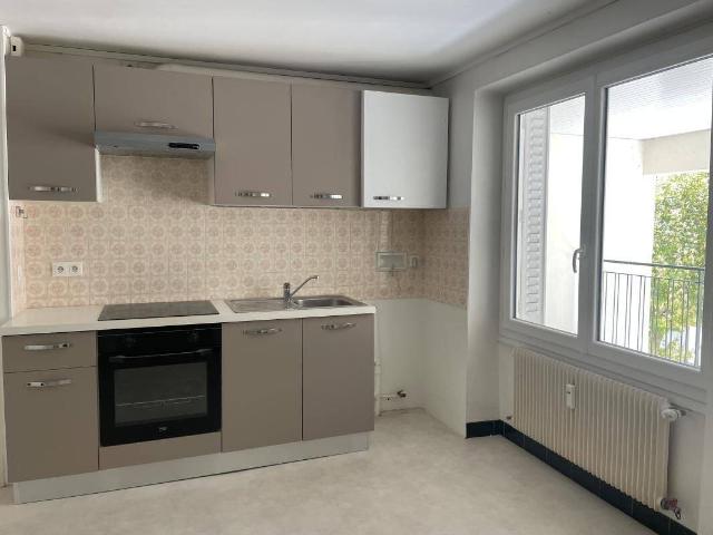 Appartement 5 pièces avec balcon, garage et cave – Le Bourget du