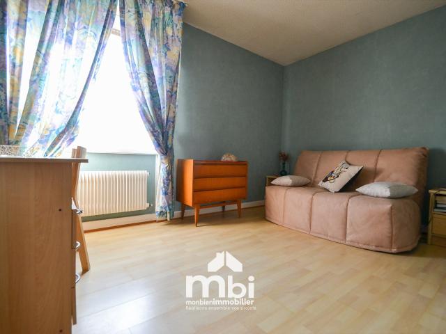 APPARTEMENT 5 PIECES AVEC BOX SURVILLIERS
