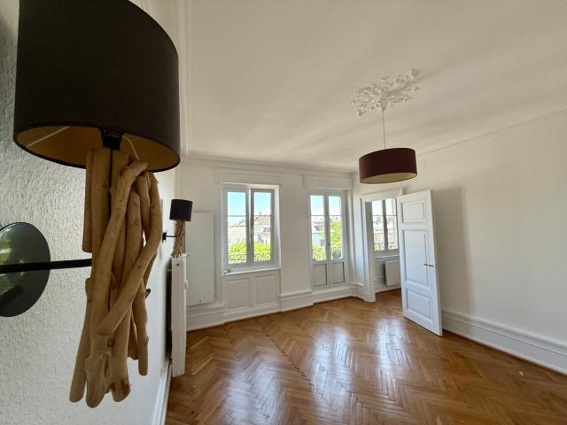 Appartement 5 pièces bourgeois quartier Mairie