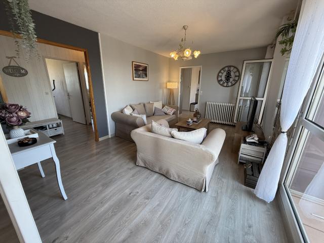 APPARTEMENT 5 PIÈCES 82,20 M2 VERANDA ET BALCON