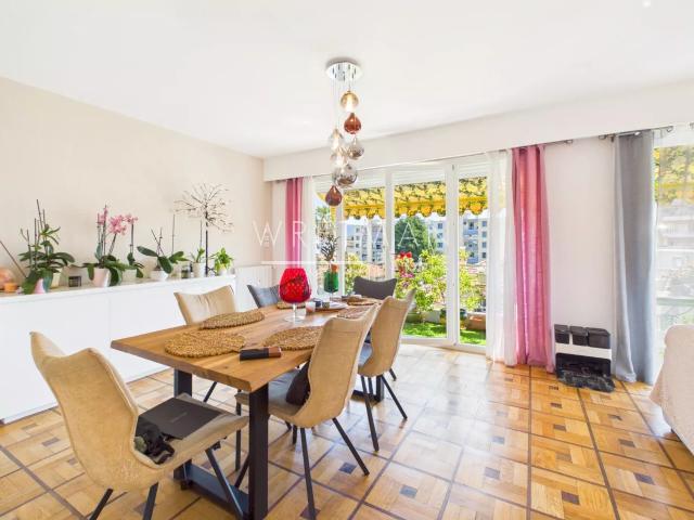 Appartement 5 pièces en dernier étage, traversant Nice 119m² Nice