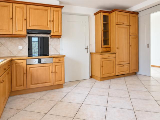 appartement 5 pièces en duplex dans un quartier tranquille avec places de parc