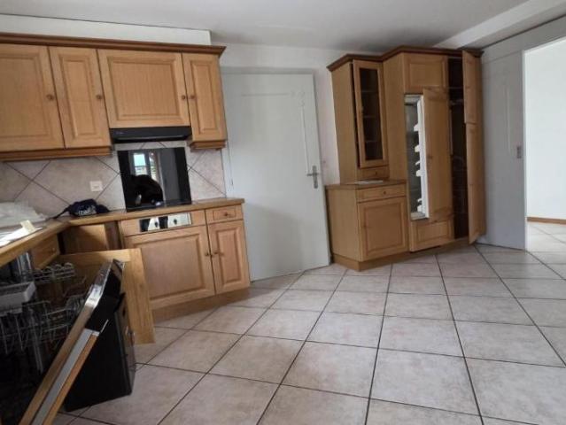 appartement 5 pièces en duplex dans un quartier tranquille avec places de parc