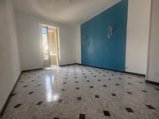 appartement 5 pièces en plein centre de Tende