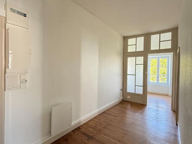 Appartement 5 pièces La Roche sur Yon 105.38m² 830€ à louer