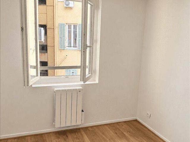 Appartement 5ème étage 40 m2 2 pièces Non meublé