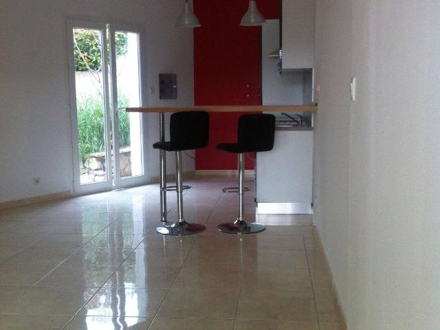 Appartement 60 m2 avec grande terrasse et extérieur 800 euros hors charges