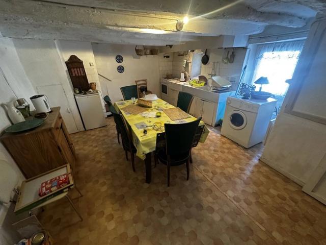 appartement 66 m2, lumineux, avec 23 m2 de cave