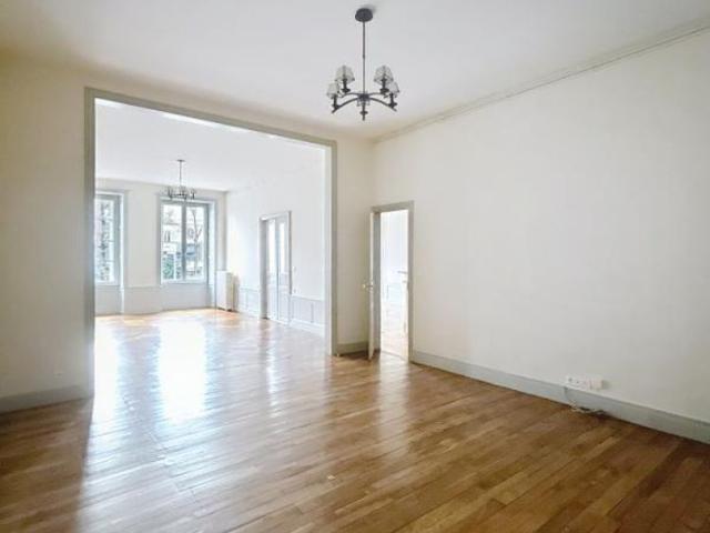 Appartement 6 pièce s 3 chambre s 155 m²