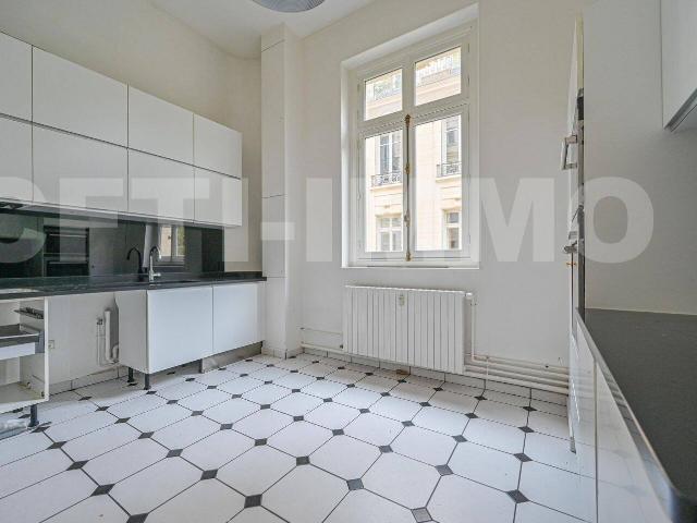 Appartement 6 pièce s 258 m2
