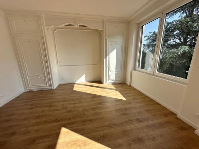 Appartement 6 pièce s 4 chambre s 240 m²
