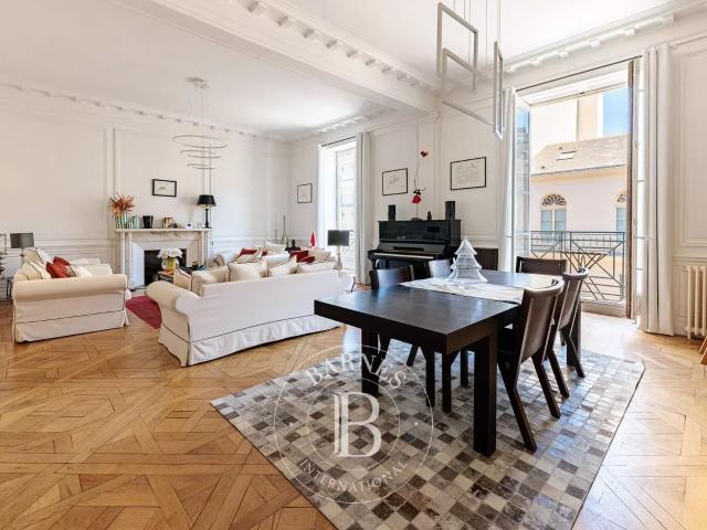 Appartement 6 pièces 226 m²