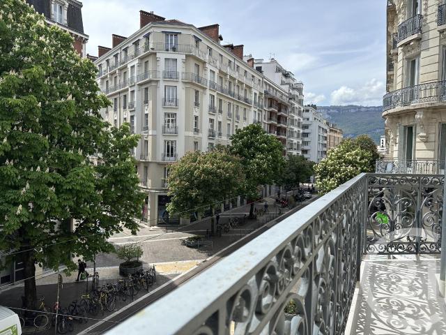 Appartement 6 pièces 143 m²