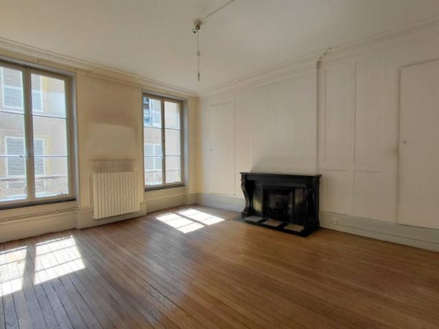 Appartement 6 pièces 151 m²