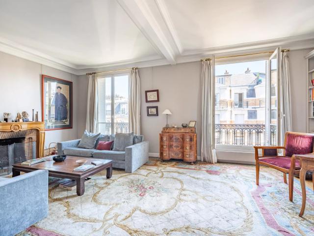 Appartement 6 pièces 157 m²