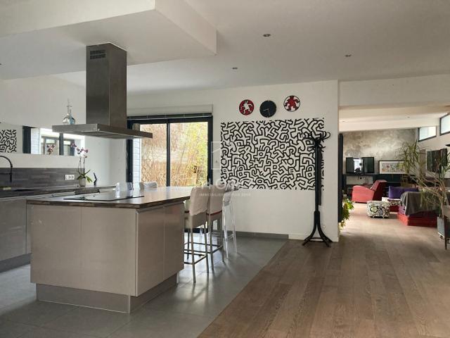 Appartement 6 pièces 158 m²
