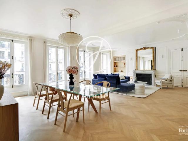 Appartement 6 pièces 161 m²