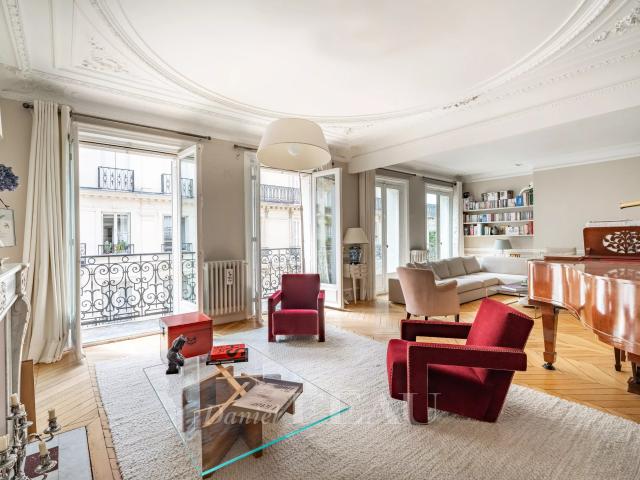 Appartement 6 pièces 166 m²