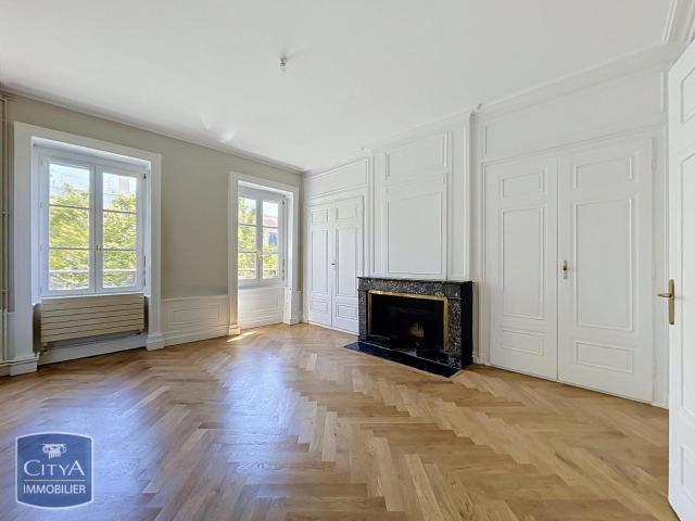 Appartement 6 pièces 166 m²